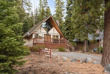 קוטג'' Moose Cabin Year Round Outdoor Fun W/ Bbq