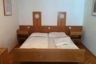 酒店 Madar Café Central Melk