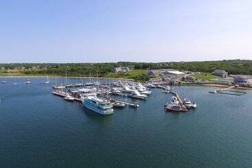בית מלון כפרי Champlin S Marina & Resort