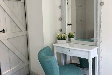 Wuthering Cottage Haworth  Stylish, Cosy & Comfy