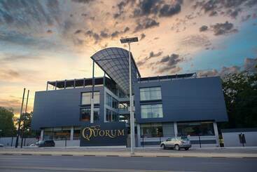 هتل The Quorum