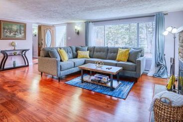コテージ New Bright And Relaxing Cabin With Fireplace And Firepit