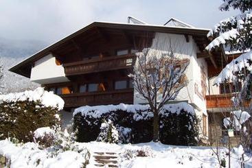 تختخواب و صبحانه Apart Landhaus Gstrein