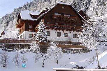 تختخواب و صبحانه Landhaus Hinteregger
