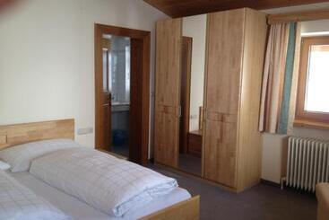 مبيت وإفطار Pension Schlossberg