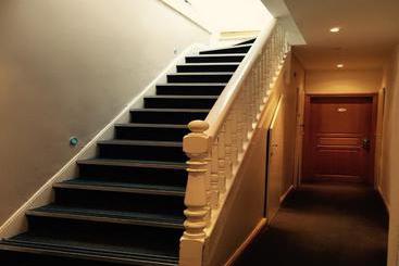هتل Nox West End Lane I