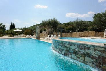 هتل Agriturismo Le Querce Di Assisi