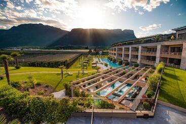 فندق Weinegg Wellviva Resort