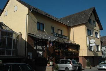 בית מלון כפרי Barbarossa Garni Bei Hanau