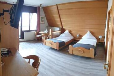 ホテル Restaurant Paelzer Buwe