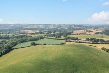 بيت ريفى Hunters Moon