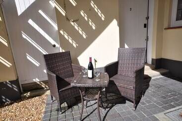 茅舍 Somerville Coach House 2