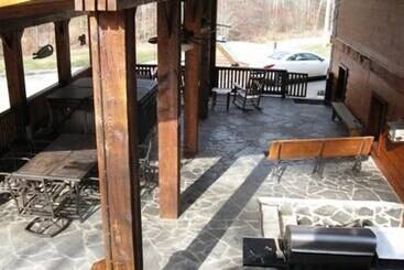 بيت ريفى The Lodge At Hideaway Hollow  Copperhill Tn