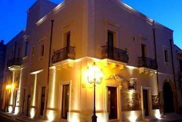 Kelina Charme Hotel By Cantine Due Palme