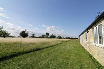 کلبه The Stables