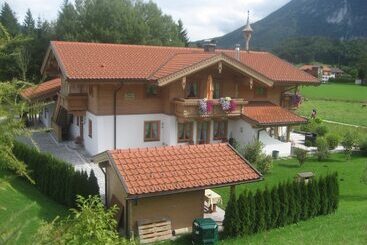 Отель Ferienwohnungen Bauregger