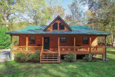 コテージ Rivendell Creekside    3 Bedrooms, 2 Baths, Sleeps 6 Cabin By Redawning