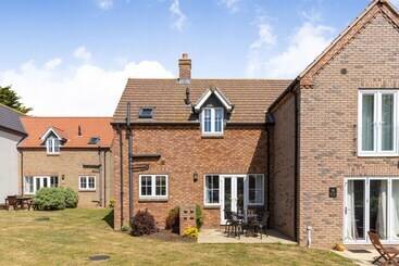 Lilipad Cottage