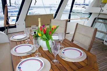 فندق Motor Yacht Calypso