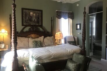 住宿加早餐  Historic Iron Horse Inn