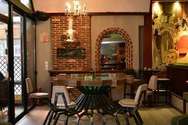 Epidavros Plaza Hotel Music Bar