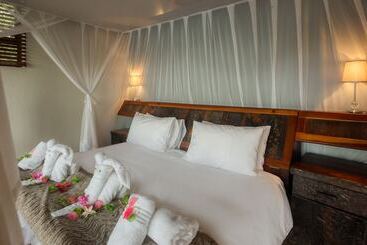 בית מלון כפרי Naledi Lodges
