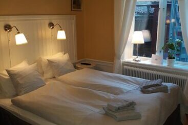تختخواب و صبحانه Lilla Hotellet