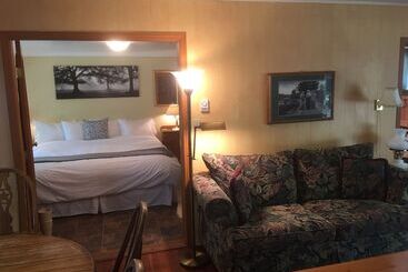 茅舍 Lakeshore On Salt Spring