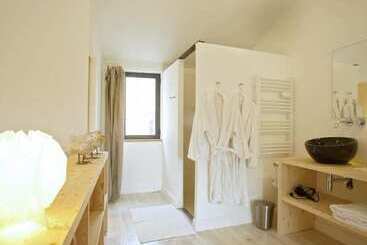 住宿加早餐  La Maison Rouge D Uzes