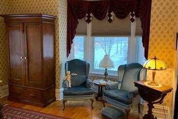 مبيت وإفطار The Colonel's Inn
