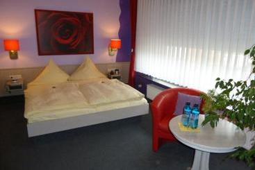 ホテル Lindenhof Frankfurt Airport