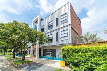 هتل Living Box