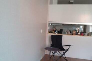 דירות לתיירים Liten Svit M Balkong Centralt I Sandviken