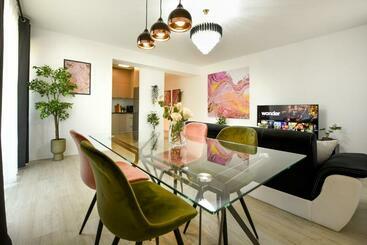 شقق خاصة سياحية Sophistication   Cozy Apt With Balcony
