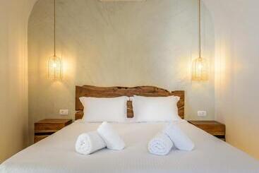 هتل آپارتمان Anila Suites