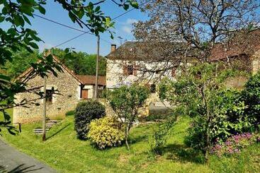 住宿加早餐  Domaine La Salvagie, Chambres D Hôtes Avec Spa, Sauna, Piscine, Massages