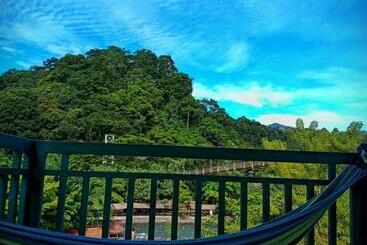 ペンション Jungle Life Guest House   Trekking & Transport Only Book With Us