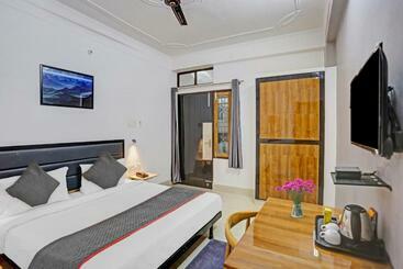 هتل Super Townhouse 1082 Holidayy Inn