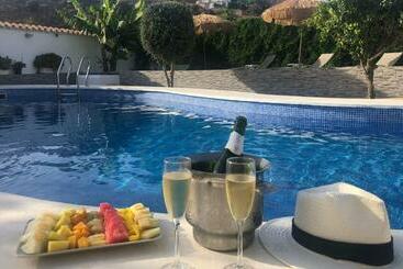 شقق خاصة سياحية Villa Candela En Benajarafe Piscina Privada