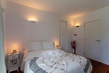 پانسیون Beguest Sunroca Suites