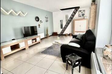 آپارتمانهای توریستها Agréable Maison De Ville Cosy De 122m² + Extérieur