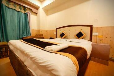 هتل Shorya Regency