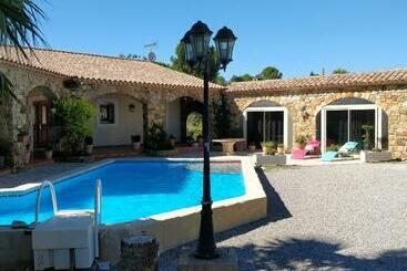 ベッドアンドブレックファースト Chambre D Hôtes La Romaine