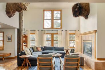 آپارتمان‌های توریست‌ها Holly By Avantstay In The Heart Of Breckenridge W Hot Tub Game Room Roof Top Patio
