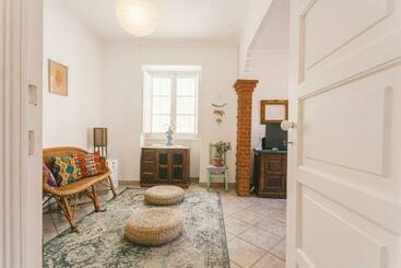 آپارتمان‌های توریست‌ها Best Houses 56   Charming House In Peniche