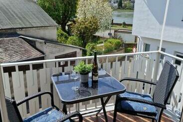 ツーリストアパートメント Ferienhaus Steigrhein