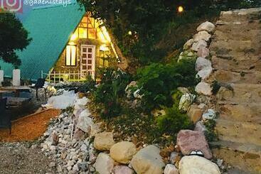 آپارتمان‌های توریست‌ها Gadeni Stays At Nainital   A Frame Cottage