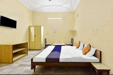 هتل Oyo 89929  Paras Villa