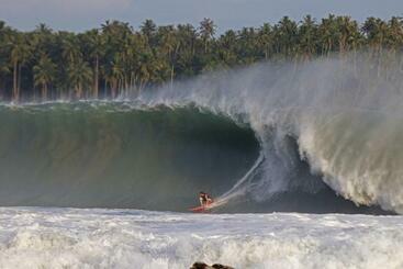 تختخواب و صبحانه Marlynto Nias Losmen