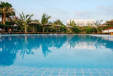 هتل Melia Dunas Beach Resort & Spa All Inclusive